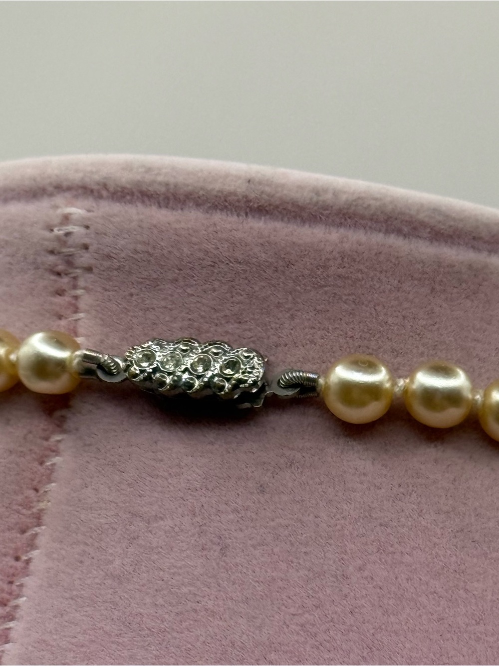 Classic golden Pearl Strand Necklace in Champagne - Picture 6 of 6